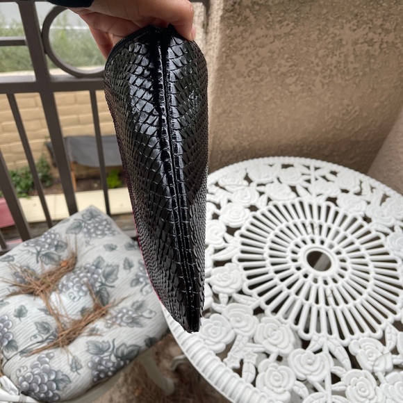 Authentic Chanel O Case w/ Neon Pink Stripe - Picture 6 of 8